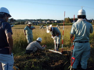 農地堆積土砂計測（広野町）の様子