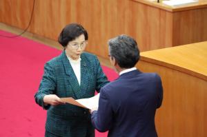 全国都道府県議会議長会表彰の伝達