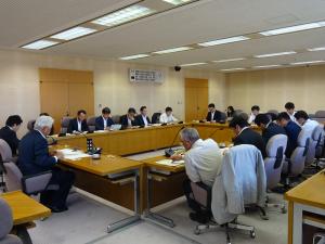 三重県議会を調査する議会運営委員会