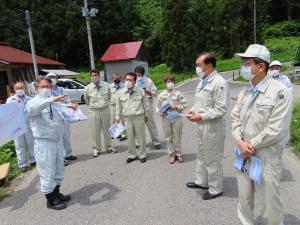 只見川を調査する土木委員会