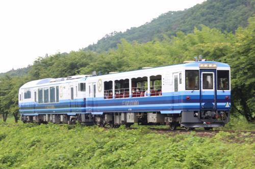 お座トロ展望列車