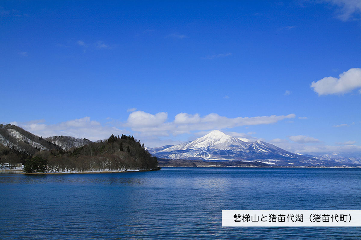 磐梯山と猪苗代湖（猪苗代町）