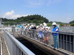 施設見学（最終沈殿池）写真