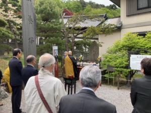 碑前祭の様子