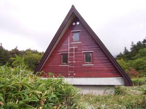 谷地平避難小屋の外観写真2