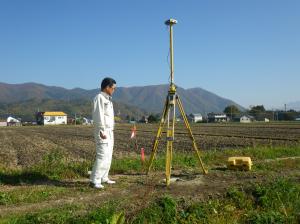 GPS法による一筆地調査の写真です。