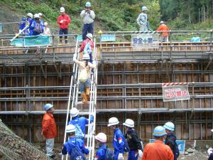 建設中の砂防堰堤見学