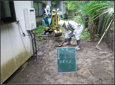 表土剥ぎ取りの様子の写真