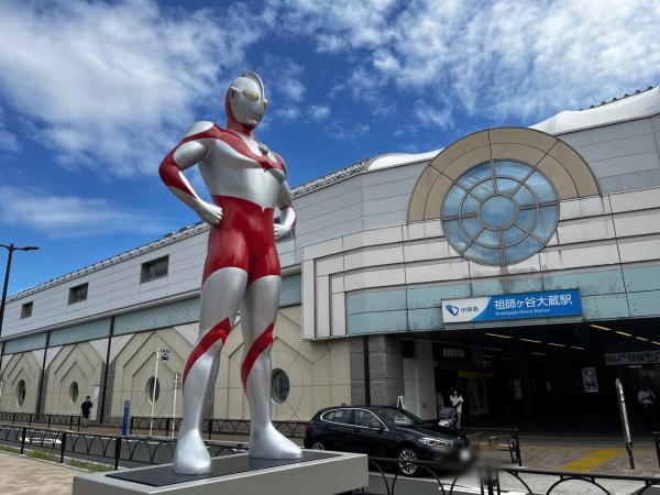 駅前ウルトラマン像