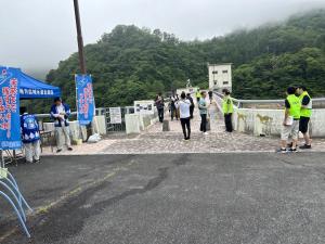 ダム見学会の様子