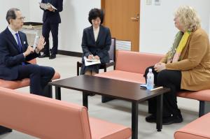 蘭日協会会長表敬訪問及び国際交流親善大使認証書授与式写真２