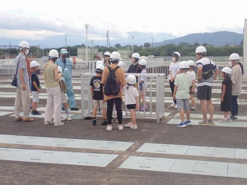 最初沈殿池の見学の写真